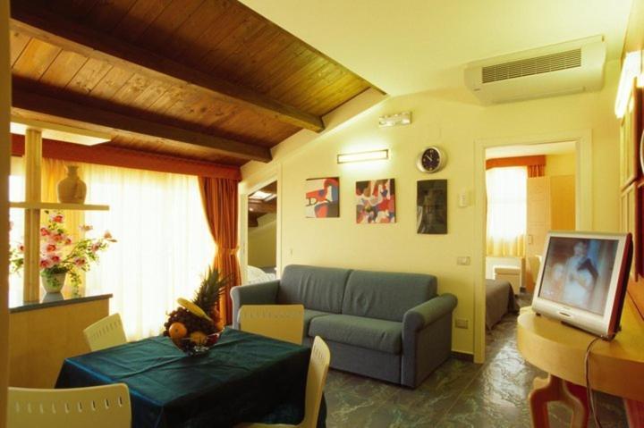 Residence Anchisemare Alba Adriatica Esterno foto